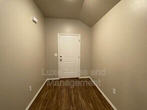 5220 Oakwood Villa Ct in Bethany, OK - Building Photo - Building Photo