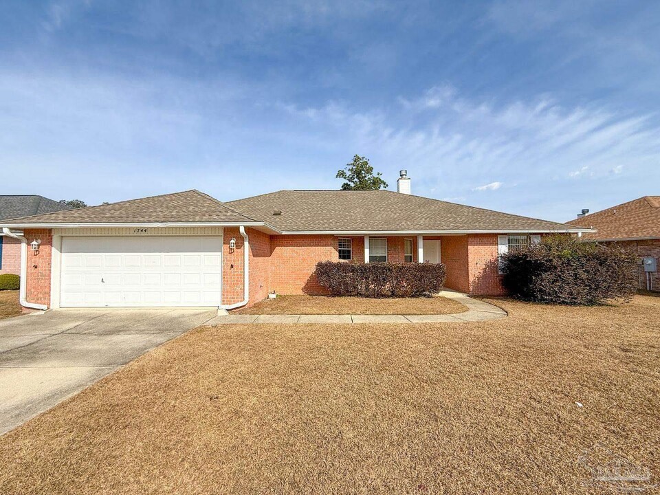 1744 Cedrus Ln in Pensacola, FL - Building Photo