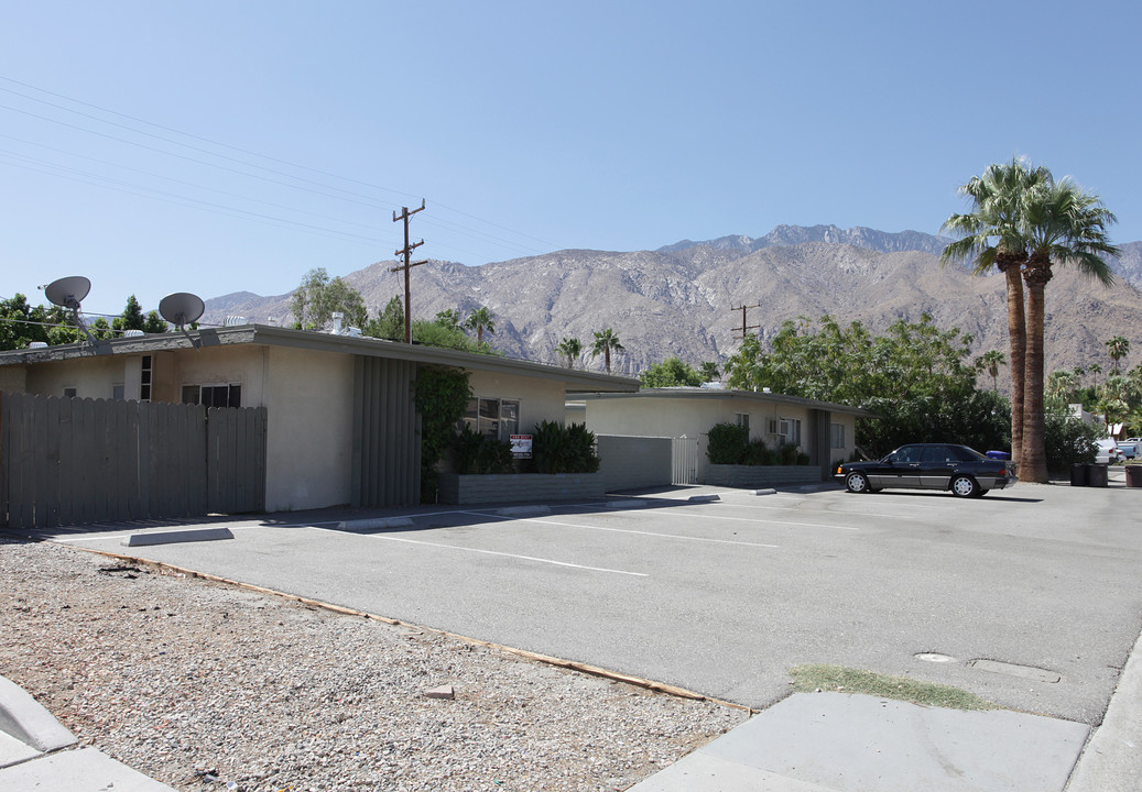 463 E Chuckwalla Rd in Palm Springs, CA - Building Photo