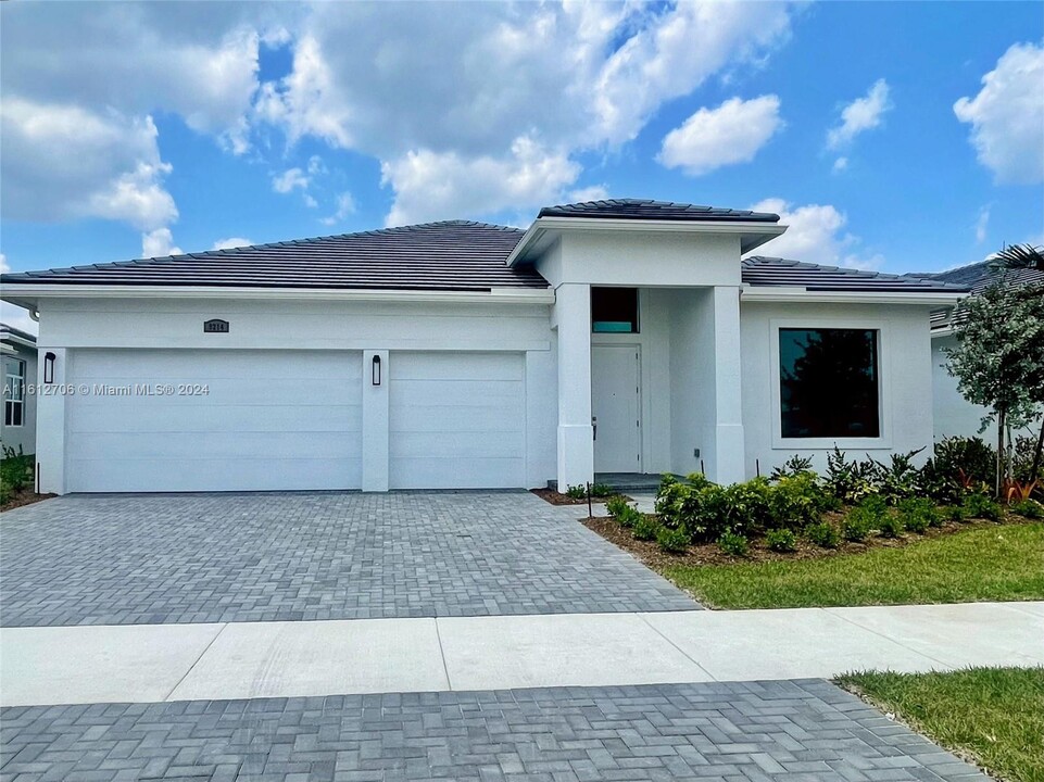 9214 SW Esule Wy in Port St. Lucie, FL - Foto de edificio