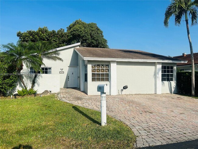 3452 SW 113th Ct in Miami, FL - Building Photo - Building Photo