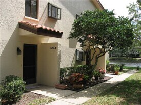 5644 Gardens Dr in Sarasota, FL - Building Photo