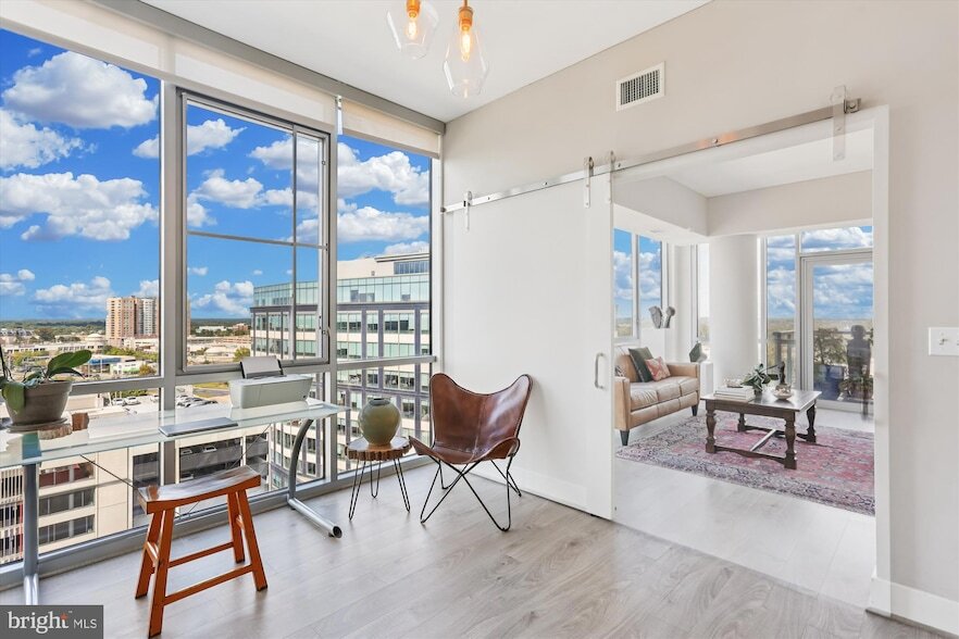 930 Rose Ave, Unit 1410 in North Bethesda, MD - Foto de edificio