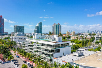 300 Collins Ave in Miami Beach, FL - Foto de edificio - Building Photo