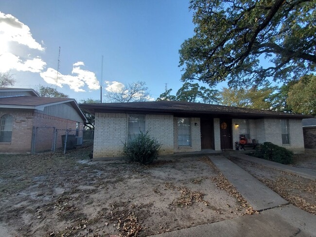 3902 Olive St in Bryan, TX - Building Photo - Building Photo