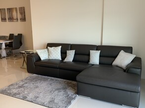 7875 NW 107th Ave, Unit 813 in Doral, FL - Foto de edificio - Building Photo