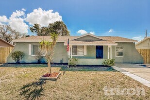 7812 Tiburon Dr in Largo, FL - Building Photo