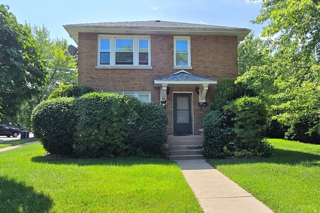 1002 Westmoreland Ave in Waukegan, IL - Building Photo - Building Photo