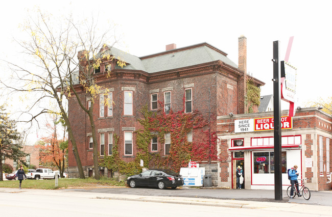 402 S 4th Ave in Ann Arbor, MI - Building Photo - Building Photo