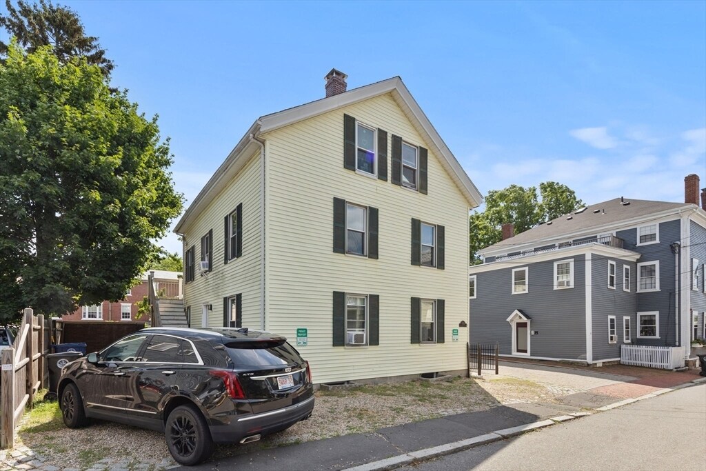 9 Hodges Ct in Salem, MA - Building Photo