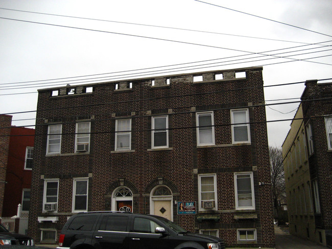 102-40 Alstyne Ave in Flushing, NY - Building Photo - Building Photo