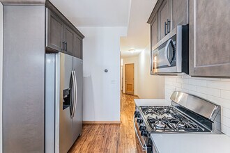 2423 W Madison St in Chicago, IL - Building Photo - Building Photo