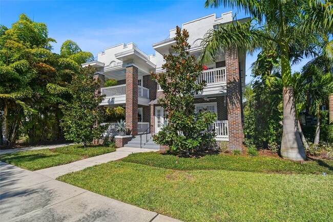 2113 W Southview Ave-Unit -D in Tampa, FL - Foto de edificio - Building Photo