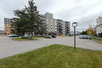 2475 Trout Lake Rd in North Bay, ON - Building Photo - Building Photo
