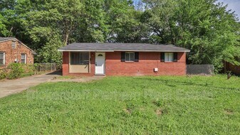 1052 Enoch Dr in Columbus, GA - Building Photo