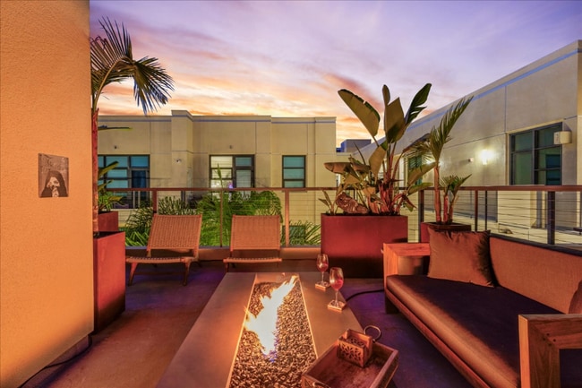 133 The Promenade N in Long Beach, CA - Building Photo - Building Photo