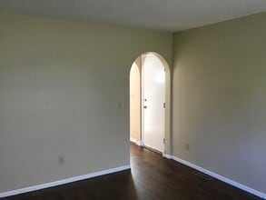 108 Camden Ln in Delaware, OH - Foto de edificio - Building Photo