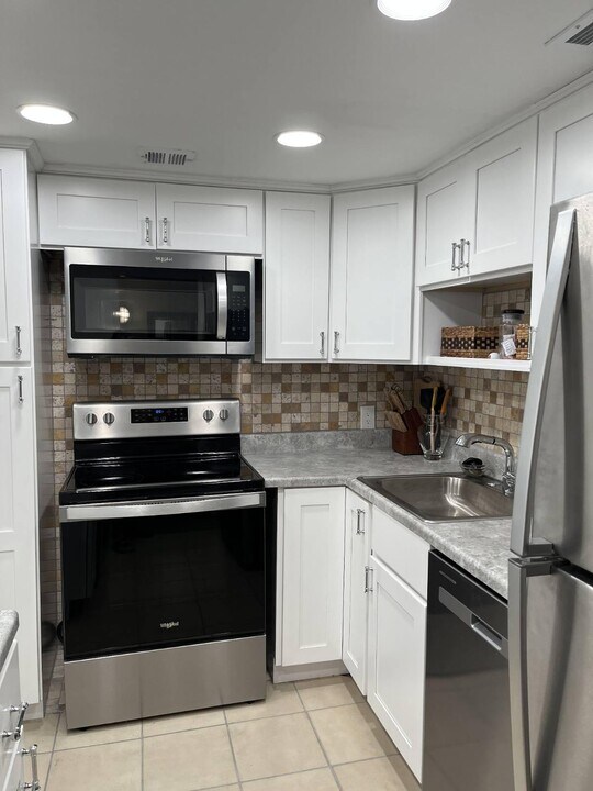 3150 N Palm Aire Dr in Pompano Beach, FL - Building Photo