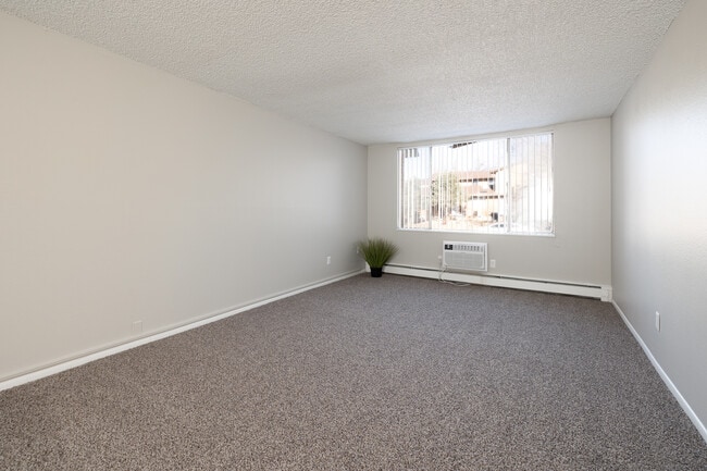 Spring Creek in Colorado Springs, CO - Foto de edificio - Interior Photo