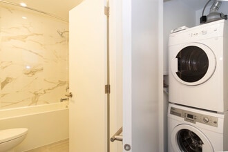 951 Charland Ave in Coquitlam, BC - Building Photo - Building Photo