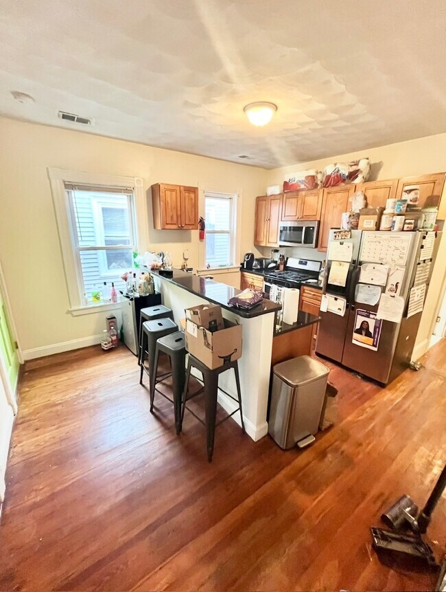 8 Carmel St, Unit 2 in Roxbury Crossing, MA - Building Photo - Building Photo