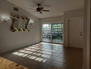 2718 N Nob Hill Rd in Sunrise, FL - Building Photo - Building Photo