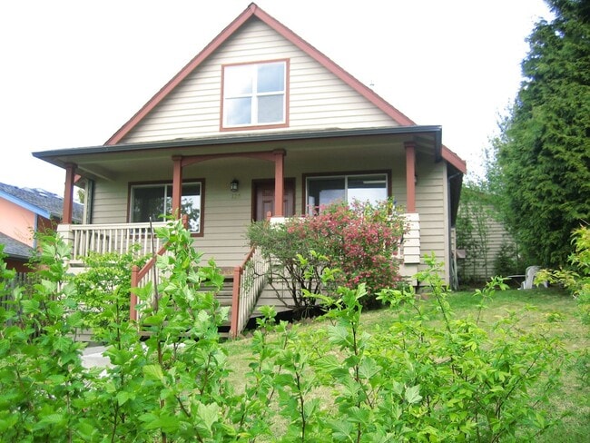 property at 123 S 41st St