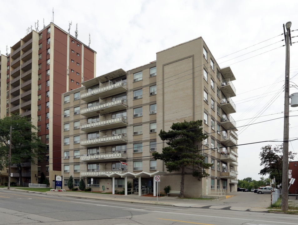 Seville in Hamilton, ON - Building Photo