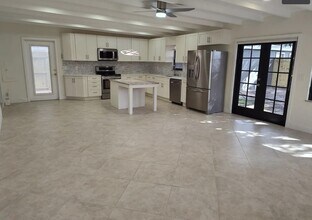 3642 Gulfstream Rd in Lake Worth Beach, FL - Building Photo - Building Photo