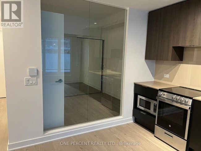 3900 Confederation Pkwy in Mississauga, ON - Building Photo - Building Photo