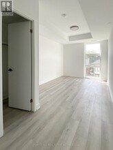 2000 Bathurst St in Toronto, ON - Building Photo - Building Photo