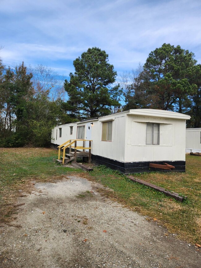 114 Grace Park Ln in Beulaville, NC - Foto de edificio - Building Photo