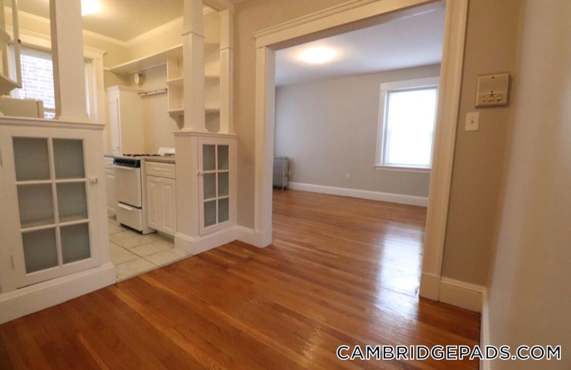 11 Gray St in Cambridge, MA - Building Photo