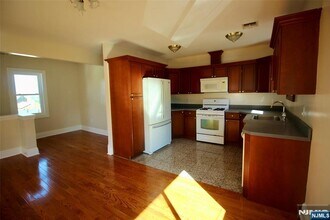 513 Fairview Terrace in Ridgefield, NJ - Building Photo - Building Photo