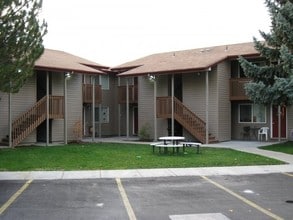 Sandlewood Apartments in Caldwell, ID - Building Photo - Building Photo