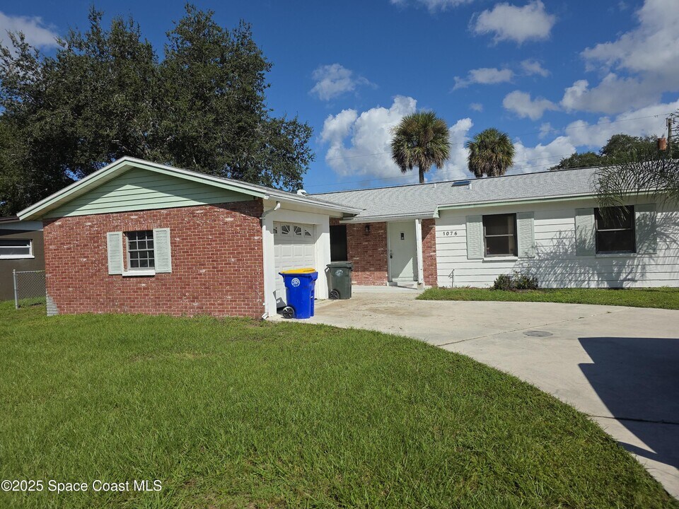 1076 Hermosa Dr in Rockledge, FL - Building Photo
