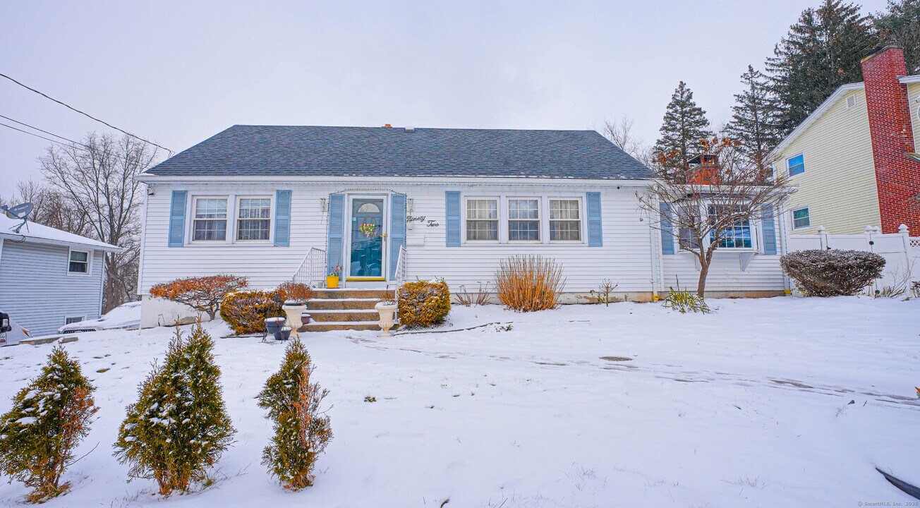 92 Plainfield Dr in Waterbury, CT - Building Photo