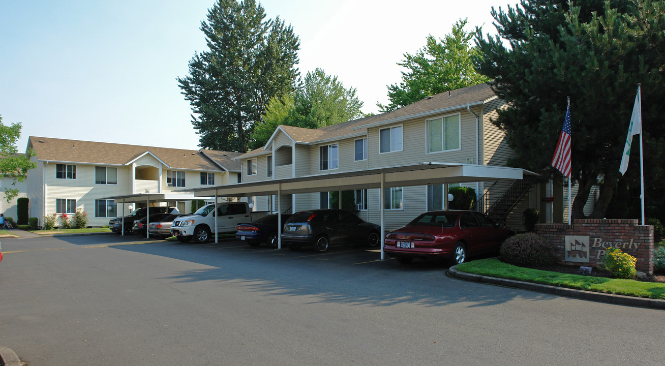 Beverly Plaza in Salem, OR - Foto de edificio