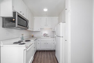 The Grecian Terrace Apartments in Redondo Beach, CA - Building Photo - Interior Photo