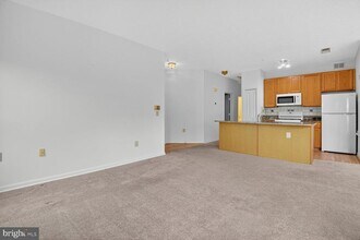 9806 Feathertree Terrace in Montgomery Village, MD - Building Photo - Building Photo