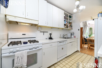 42 Fresh Pond Pl, Unit 1 in Cambridge, MA - Building Photo - Building Photo