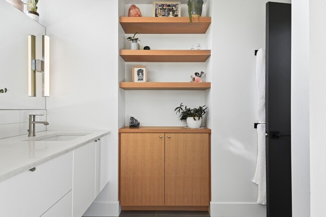 2824 SE 18th Ave in Portland, OR - Building Photo - Building Photo