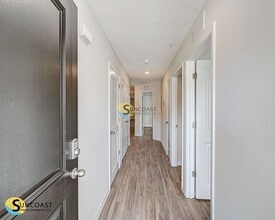 9588 Hood Rd in Jacksonville, FL - Foto de edificio - Building Photo