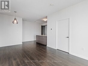 70 Forest Manor Rd in Toronto, ON - Building Photo - Building Photo