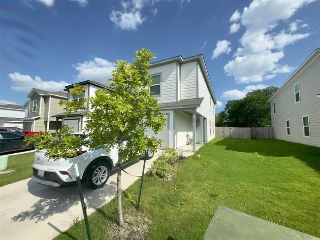 60 Trinity Cir in Lockhart, TX - Building Photo - Building Photo