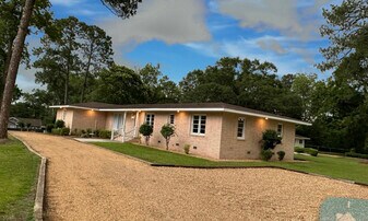 305 S Laurel St in Summit, MS - Building Photo