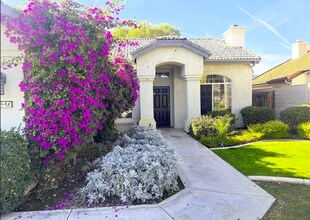 3205 Kennewick Ln in Bakersfield, CA - Building Photo - Building Photo