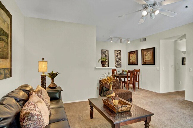 The Retreat at Speedway in Tucson, AZ - Building Photo - Building Photo