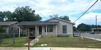 5003 Lark Ave in San Antonio, TX - Building Photo