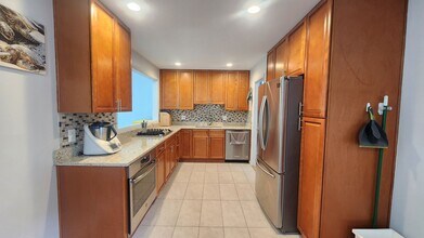 7120 Hadlow Ct in Springfield, VA - Foto de edificio - Building Photo